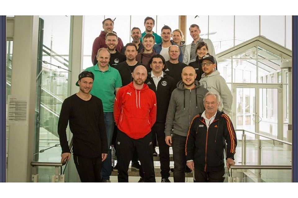 Von den 14 Teilnehmern waren mit Josef Holler und Hans Gottmeier zwei ASV-Trainer dabei.
