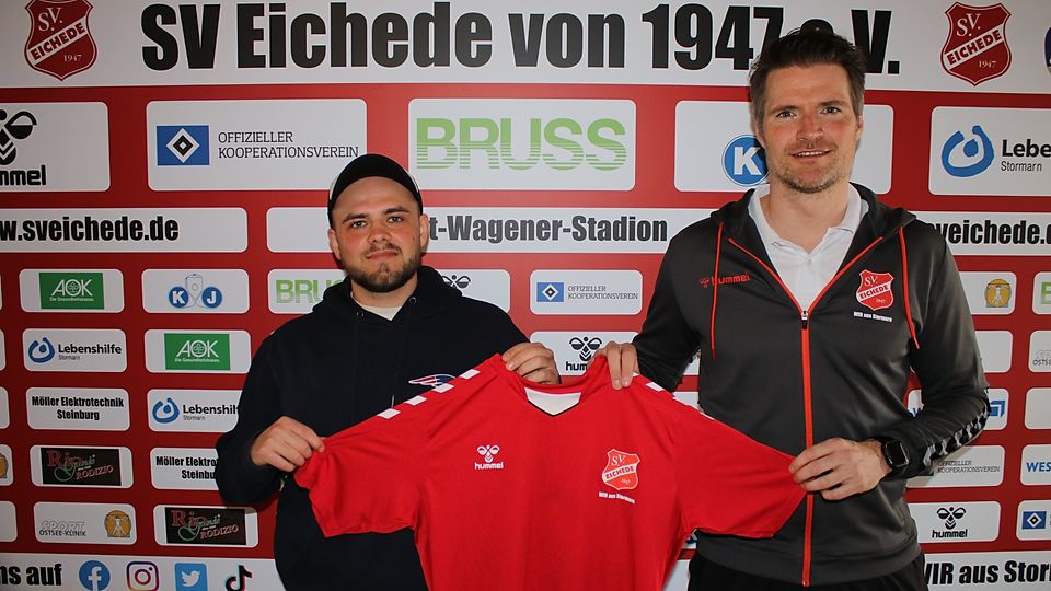 Artur Blum (links) läuft ab der kommenden Saison im roten Trikot des SV Eichede auf.