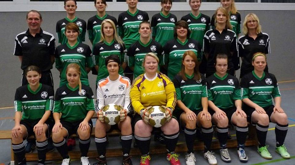 Cool vorm Tor - die Damen des VfR Voxtrup  -  Foto: fupa.net