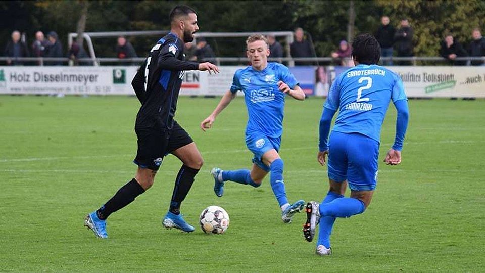 Schwer verletzt: SCP-II-Spieler Massiv Wassey (l.) musste mit einem Achillessehnenriss schon nach zehn Minuten vom Platz. 