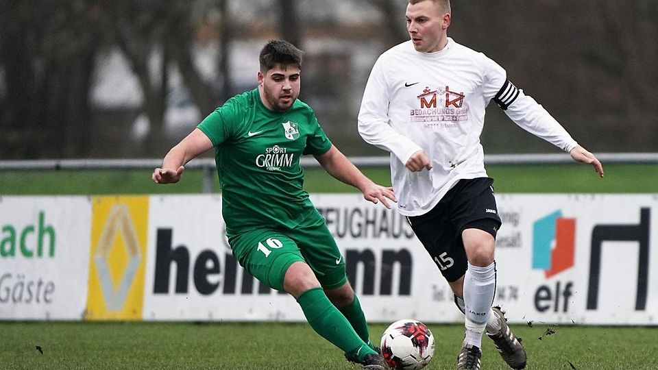 Mit Dennis Schlitz (rechts), hier im Duell mit Simon Geissler vom FV Mümling-Grumbach in der Kreisoberliga-Partie, will der VfL Michelstadt in der A-Liga wieder mehr Souveränität bekommen. 