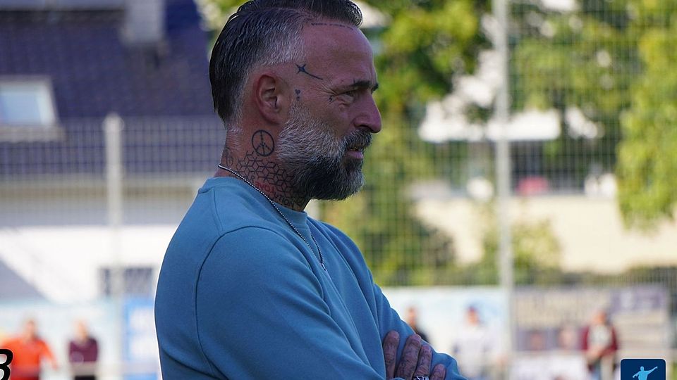 Jonas Wendt verlängert seinen Vertrag bei der SpVg Porz um zwei Jahre.