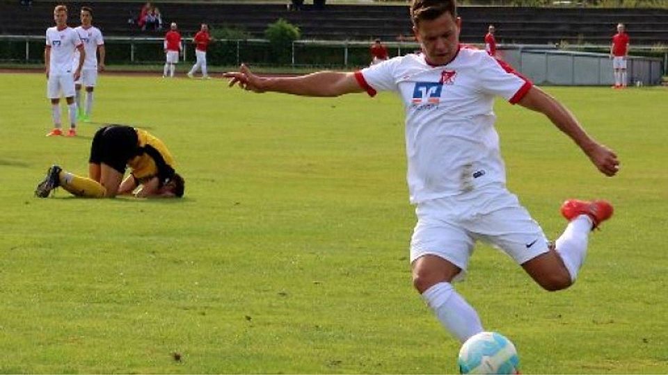 Marcel Willberg trifft in dieser Szene zum 1:0 für den TV Oeffingen. Foto: Eva Herschmann
