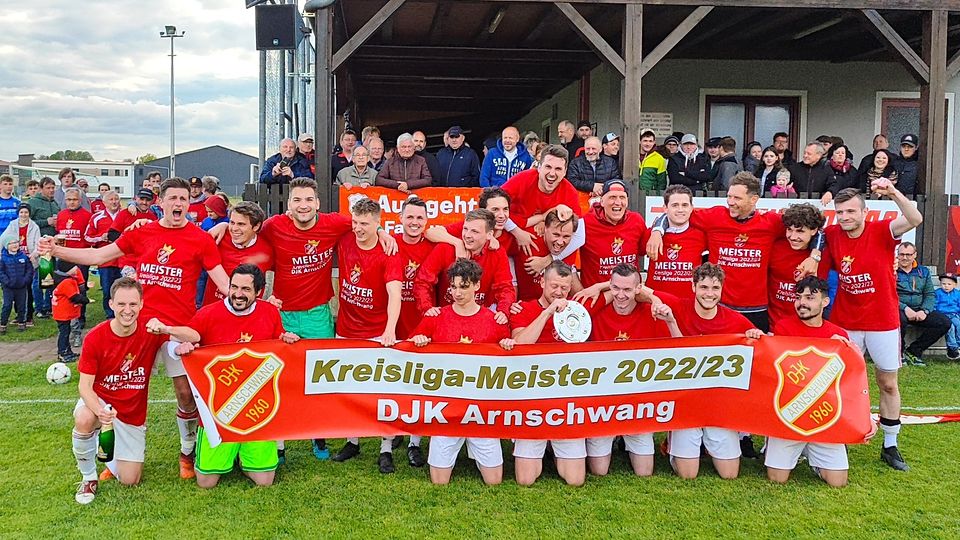 Der ehemalige Bezirksliga-Dino ist zurück! Am letzten Spieltag sichert sich die DJK Arnschwang den Meistertitel in der Kreisliga Ost.