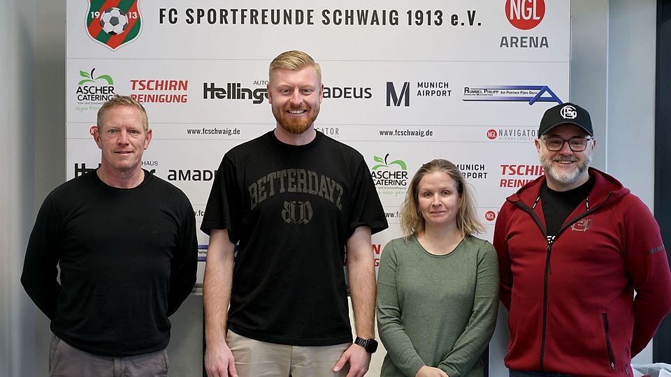 Trainer Christian Wiggerl Donbeck, Felix Thiel, Schatzmeisterin Anja Hausler sowie Abteilungsleiter Wolfgang Lang
