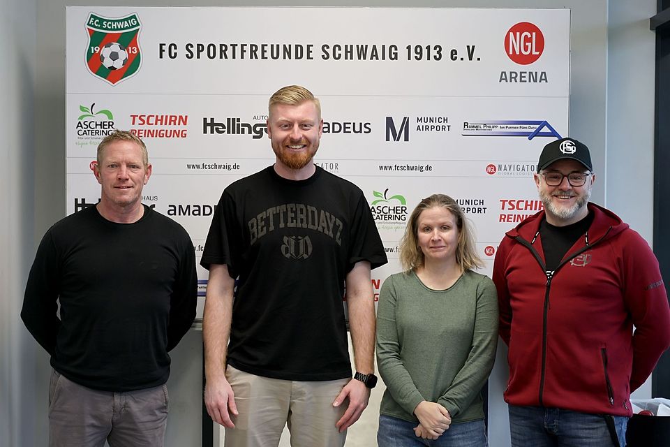 Trainer Christian Wiggerl Donbeck, Felix Thiel, Schatzmeisterin Anja Hausler sowie Abteilungsleiter Wolfgang Lang