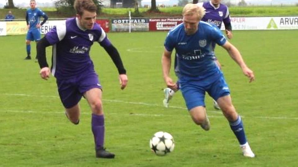 Yannick Keiß (rechts) erzielte Langerringens 1:0 gegen den SV Schwabegg.