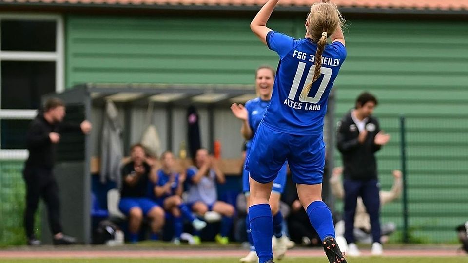 Luna Siebert jubelt nach ihrem Tor
