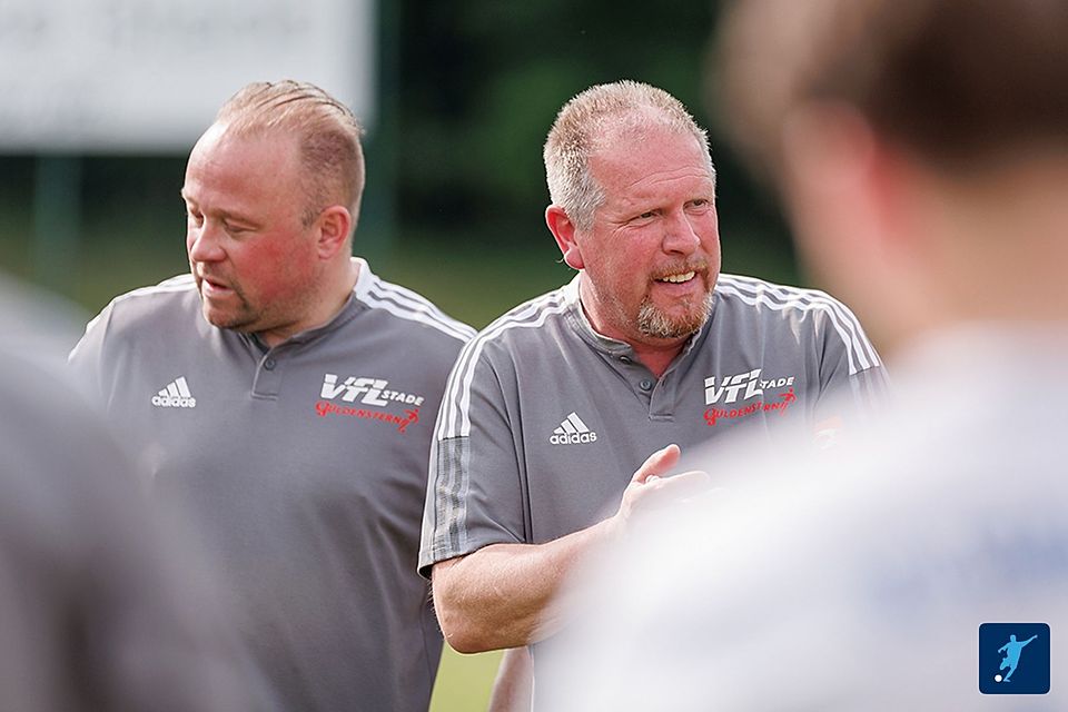 Die Trainer Jörn Augustin und Carsten Junge dürfen einige neue Spieler einbauen.