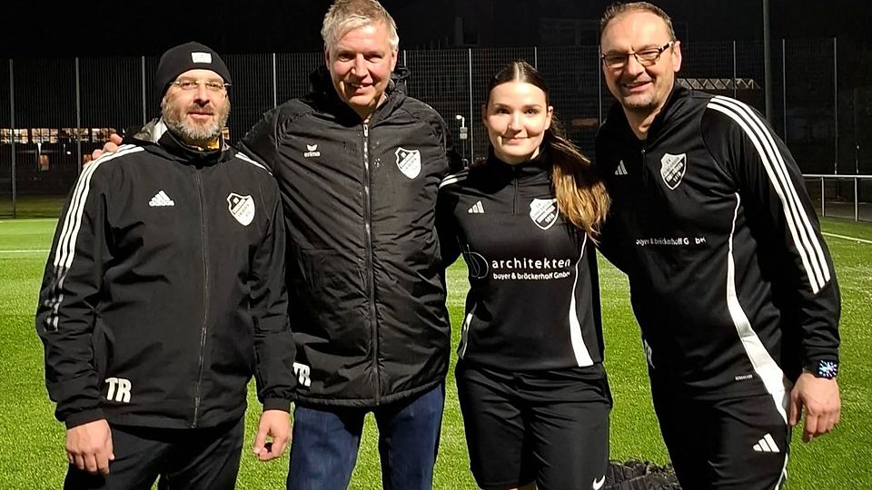 Auf den Foto von links nach rechts: Co-Trainer Mario Tiebel, Sportlicher Leiter und Co-Trainer Heiner Feldmann, Carla Brüggemann und Trainer Marcel Gebhardt.