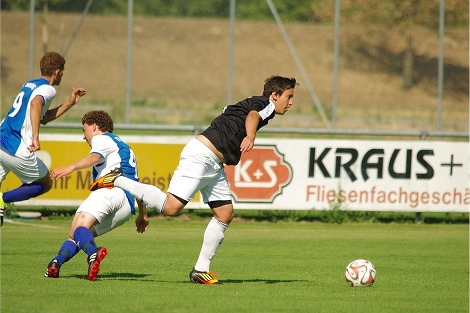 Alexander Dirnfelder und dem TSV Alteglofsheim gehörte die erste Halbzeit. Dann aber drehte Barbing auf und gewann mit 3:0.  F: lst