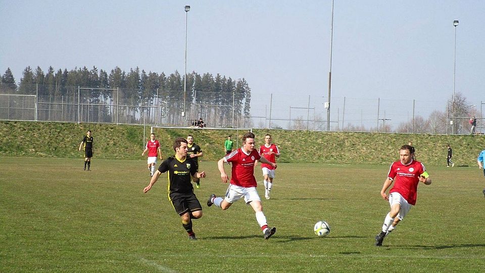 Der FC Inning hat im Test gegen den TSV Baierbach eine enge Partie mit 1:2 verloren. Trainer Manuel Hahn zeigte sich dennoch nicht unzufrieden.