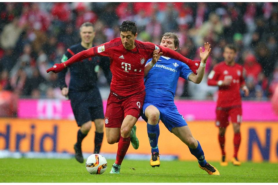 Florian Jungwirth (re. hier im Zweikampf mit FCB-Star Robert Lewandowski) spielt seit drei Jahren in der MLS für San Jose. sampics Florian Jungwirth (re. hier im Zweikampf mit FCB-Star Robert Lewandowski) spielt seit drei Jahren in der MLS für San Jose. sampics