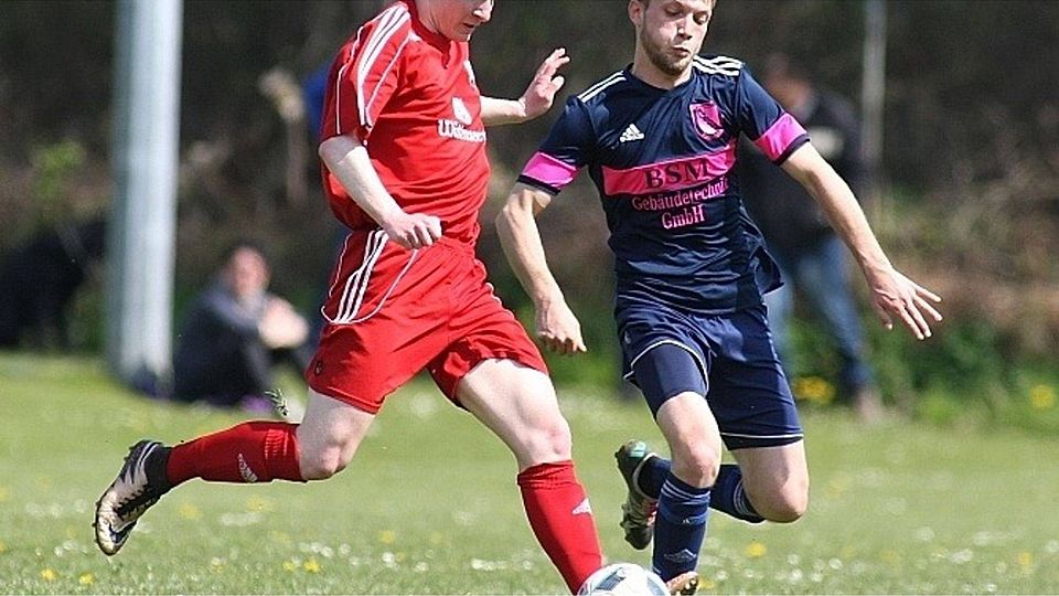 Thorben Trost (rechts) und den FC Fockbek haben die Wittenseer um Torben Wulf bereits besiegt. Nun geht es gegen Bargstedt. Foto: dve