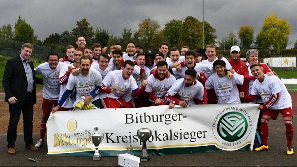 Verdienter Jubel: der SV Bergisch Gladbach holte den Kreispokal - Bild: Holger Plum
