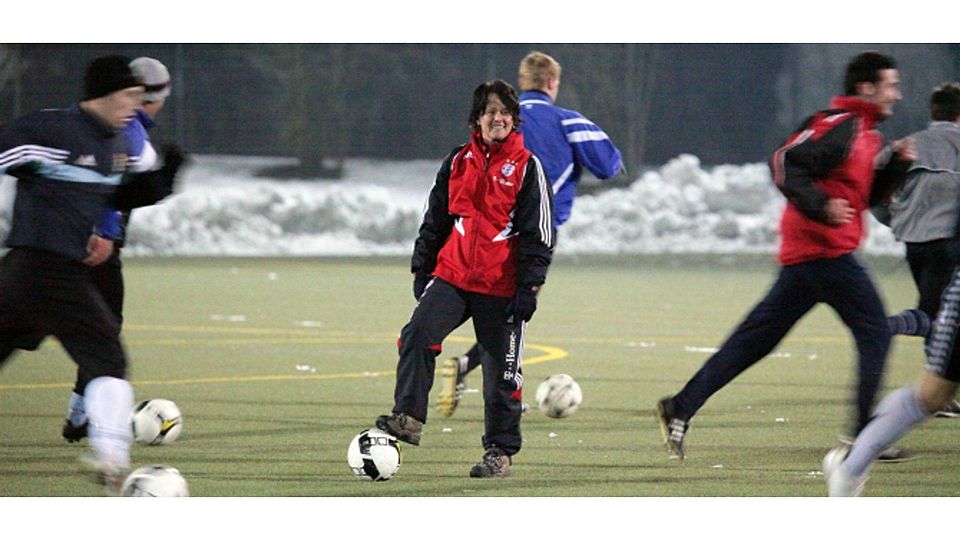 „Auf geht’s, Männer!“ Auf dem Lohhofer Kunstrasen leitete Sissy Raith – damals noch in Bayern-Montur – Ende Januar 2009 ihre erste Einheit als Trainerin des TSV Eching. Wenige Monate später feierte sie mit dem Team den Landesliga-Aufstieg. Lehmann