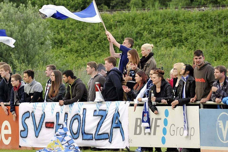 Auf die Unterstützung seiner Fans hofft der SV Holzheim im alles entscheidenden Aufstiegsspiel in Lutzingen.   F.: Karl Aumiller