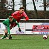 Die KSG Mitlechtern (Kapitän Julian Schneider) wehrte sich mit allen Kräften im Derby beim FC Fürth (Tim Gensel). Doch am Ende setzte sich der Kreisoberliga-Tabellenführer mit 4:2 durch.  	Foto: Dagmar Jährling