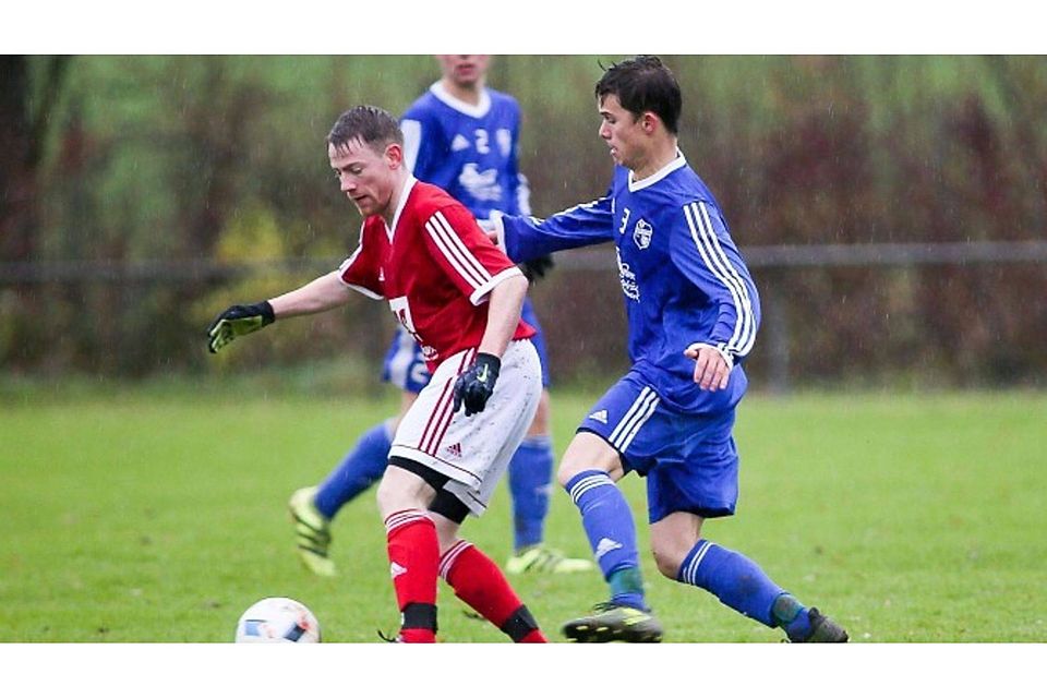 Die Kreisliga B VI startet in die Rückrunde (im Bild eine Szene aus dem Spiel der SGB Herlazhofen/Friesenhofen gegen den SV Aichstetten). Foto: Josef Kopf