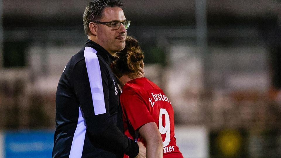 Abschied: Trainer Sebastian Wiese, hier bei der Auswechslung von Franziska Stimmer, hört auf.