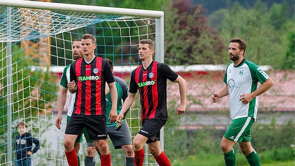 Die Bender-Zwillinge im Trikot des TSV Brannenburg.