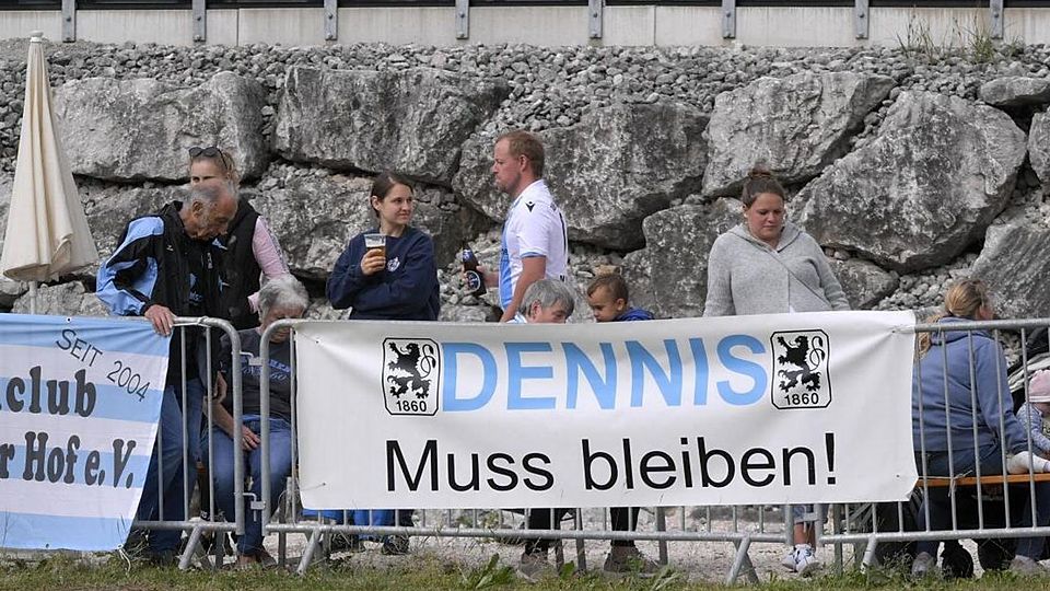 Die Löwen-Fans richten eine klare Botschaft an Dennis Dressel und den TSV 1860 München.