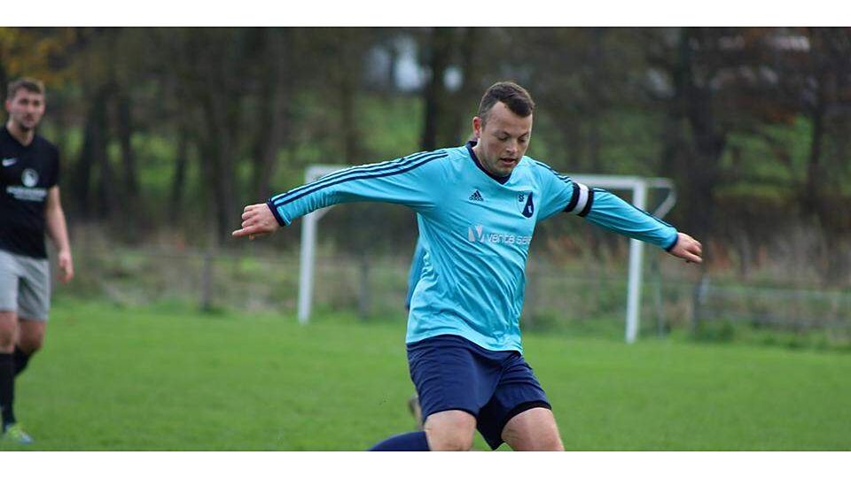  Die SF Katzenfurt um Kapitän Thomas Lehmann haben den ersten Schritt zum Klassenerhalt gemacht. Im ersten Relegationsspiel gegen Türk Ata/Türkgücü Wetzlar II siegen sie mit 6:1. (© Jasmin Hahn) 