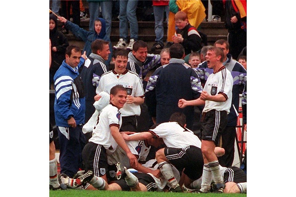 Im Jahre 1997 stand die U16-Nationalmannschaft in Deutschland bei der Heim-EM im Fokus. Gegen Ungarn gelang ein 3:1 im Viertelfinale (Foto). Im Halbfinale schied Deutschland gegen Spanien aus, das gegen Österreich das Endspiel gewann. Besagtes Österreich ist nun Gast der Deutschen in Seligenporten.  Foto: dpa