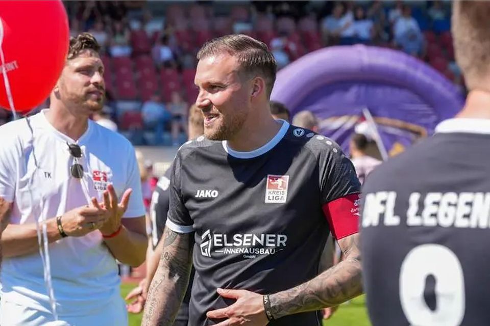 War schon 2025 einer der Hauptdarsteller beim Benefizturnier: Kevin Großkreutz, durch glanzvolle Zeiten bei Borussia Dortmund in Erinnerung, kam durch den guten Draht zu Turnier-Organisator Daniel Ritzel gerne nach Wiesbaden. War schon 2025 einer der Hauptdarsteller beim Benefizturnier: Kevin Großkreutz, durch glanzvolle Zeiten bei Borussia Dortmund in Erinnerung, kam durch den guten Draht zu Turnier-Organisator Daniel Ritzel gerne nach Wiesbaden.