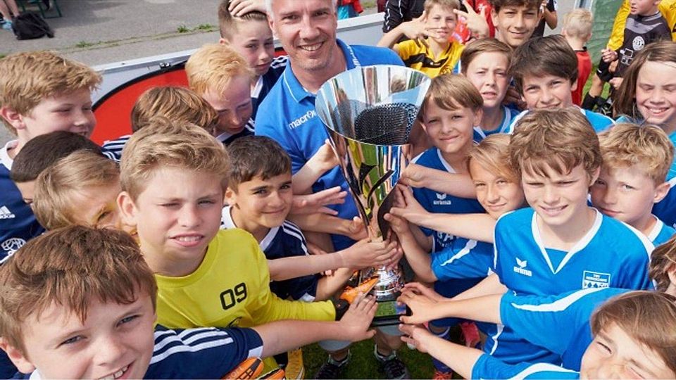 Titelverteidiger ist die FT Starnberg 09 (l.). Die jungen Seelöwen setzten sich im vergangenen Jahr im Endspiel gegen den TSV Herrsching (r.) durch, der diesmal das Kreisfinale verpasste. Foto: Stefan Schuhbauer-Von Jena