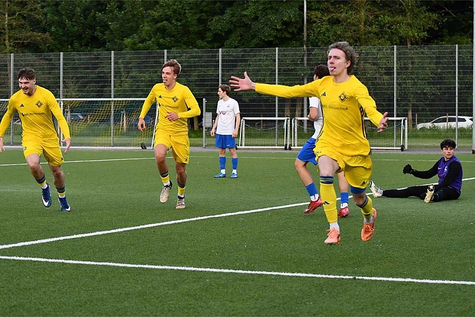 Bo Jeppe Truschkowski bejubelt seinen Treffer zur 3-2-Führung des OTSV. 