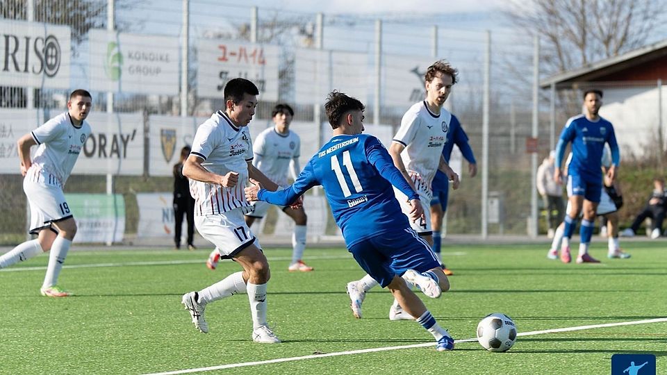 TuS Mechtersheim (blaue Trikots) möchte im Spiel gegen den FC Bienwald Kandel seine Tabellenführung weiter ausbauen. 