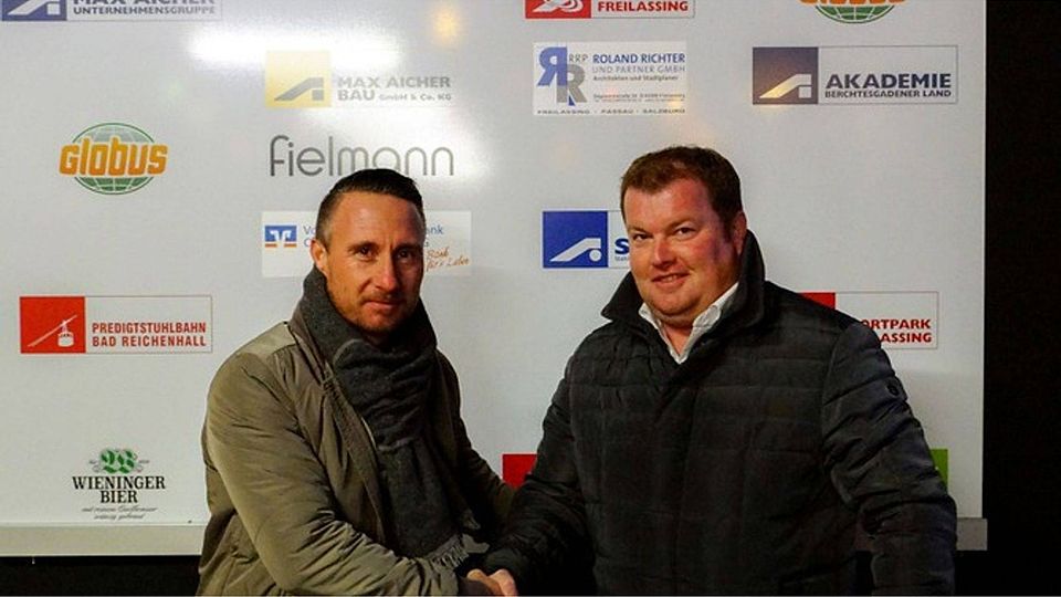 Freilassings neuer Coach Christian Schaider (li.) wird von ESV-Manager Alfons Rehrl freudig begrüßt. F.:ESV Freilassing