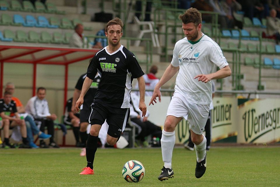 Völpke (in weiß) geht zum Saisonende freiwillig in die Landesliga F: B. Reinhardt