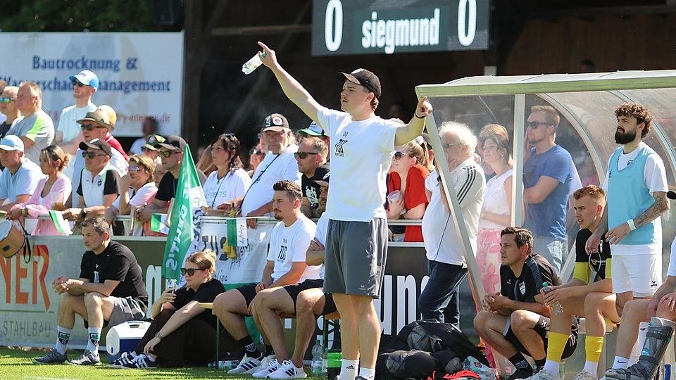Sucht eine neue Herausforderung: Geretsrieds Erfolgstrainer Daniel Dittmann (Mi.) verlässt den Klub zum Saisonende mit unbestimmtem Ziel.