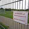 Auch in den kommenden Wochen bleiben die Fußballplätze und Sportanlagen für Amateure gesperrt.