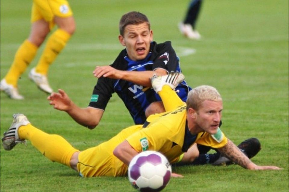 Ralf Egeter (hinten) traf für die SpVgg Weiden 2010 gleich dreimal.