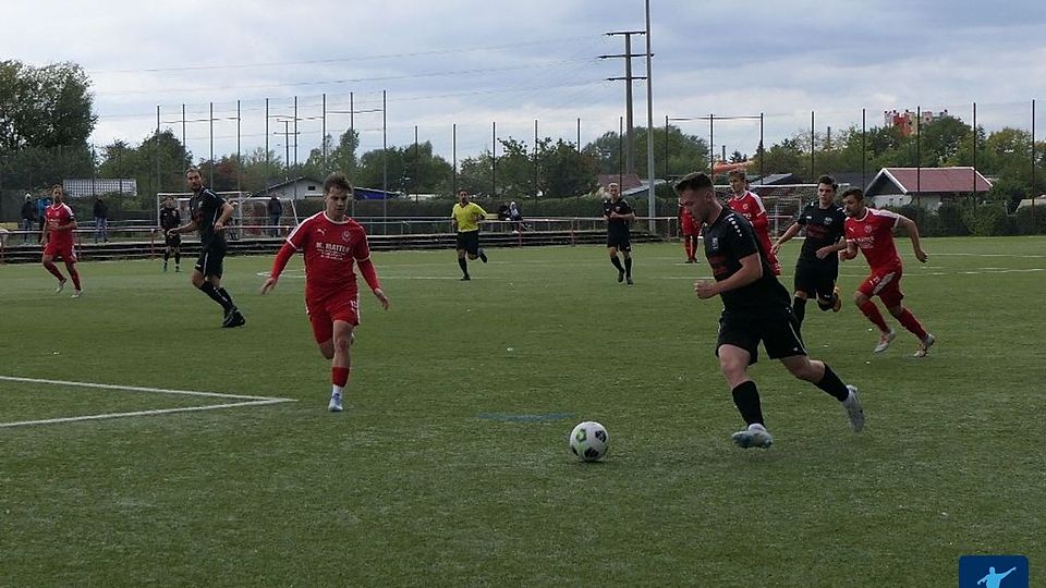Auf Lützelsachsen (rot: Archivfoto) wartet am Sonntag eine Pflichtaufgabe gegen Heddesheim II.