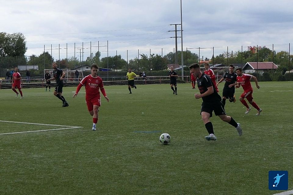Auf Lützelsachsen (rot: Archivfoto) wartet am Sonntag eine Pflichtaufgabe gegen Heddesheim II.