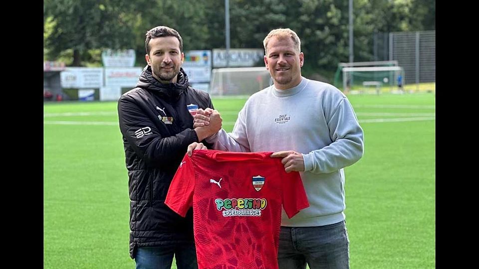 Christopher Kramer (re.) mit dem Sportlichen Leiter Liridon Imeri (Inter Türkspor Kiel). 