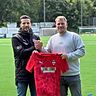 Christopher Kramer (re.) mit dem Sportlichen Leiter Liridon Imeri (Inter Türkspor Kiel). 