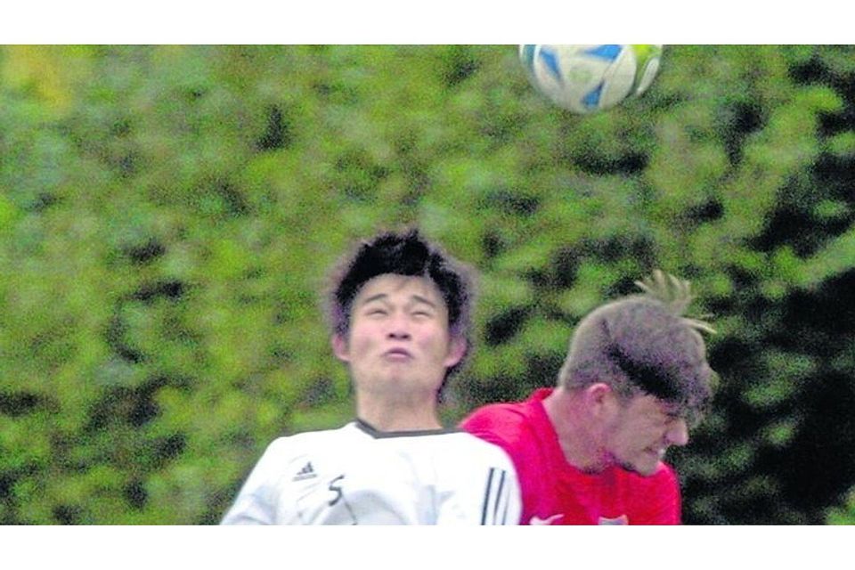 Auf die Japaner um Kiichi Fukumoto (l.) kommt es beim 1. FC Niederkassel im Spiel beim Bröltaler SC an. FOTO: HENRY