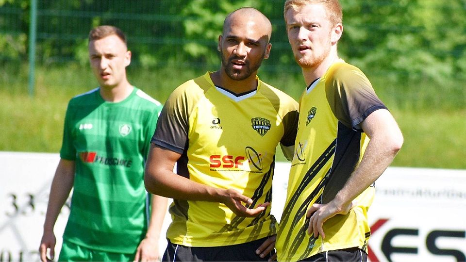 Im 44. Spiel für Fortuna Glienicke in der Landesklasse Nord könnte Philipp Kadow (rechts) Staffelsieger werden. <em> ©Stefan Zwahr</em>