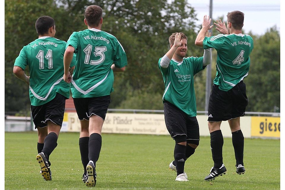 Thomas Stachulla (zweiter von rechts) spielte schon für den SV 73 Süd, den TSV Kornburg und den FV Wendelstein. Jetzt ist er zurück bei seinem Heimatklub, dem VfL Nürnberg. Foto: Zink