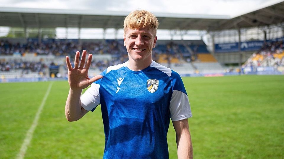 Erik Weinhauer wird sich im Sommer aus Jena verabschieden und sich dem FC Erzgebirge Aue anschließen. 