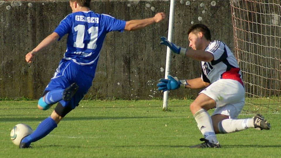 Spielertrainer Alexander Geiger konnte Torhüter Manuel Hoffmann heute nicht überwinden.  F: Eberhard Viehauser