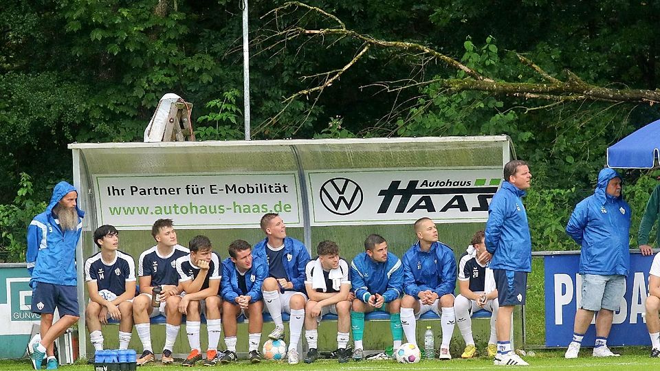 Blicken gespannt auf den nächsten Gegner: Der SC Olching mit Chef-Trainer Andreas Zorn.