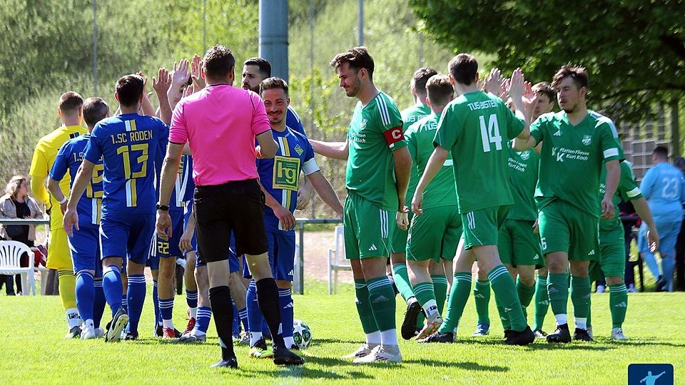 Der TuS Bisten (grün, hier vor der Partie gegen den SC Roden) steht eventuell vor einer Relegation mit dem Drittletzten aus der Bezirksliga Merzig-Wadern gegen den Abstieg.