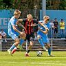 Der Einsatz stimmt: Xaver Kiefersauer (l.) und Justin Thönig (r.) versuchen, den Ball zu erobern.