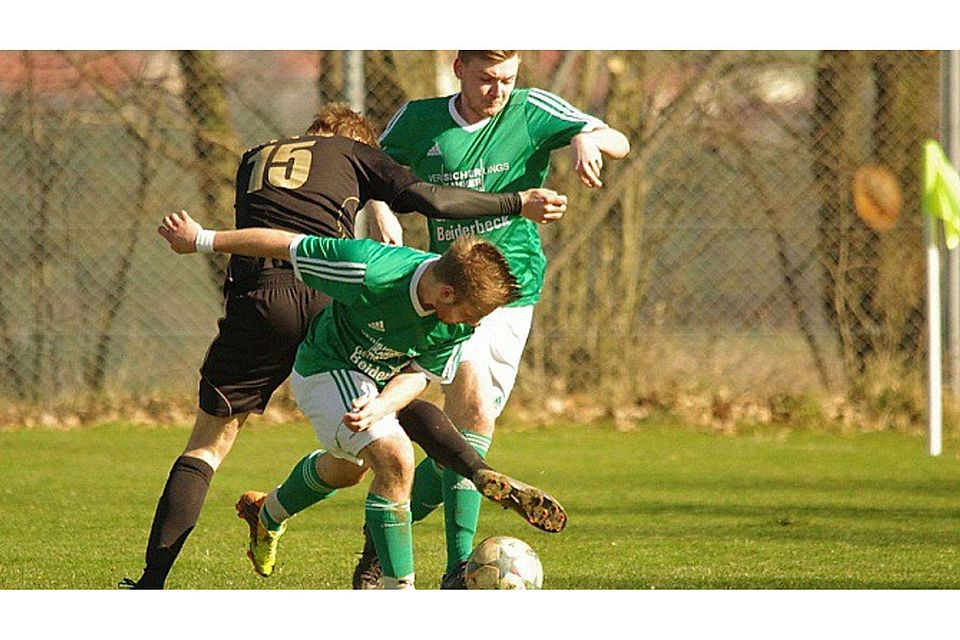 Brennberg (in grün) strauchelte zuhause gegen Pettenreuth. F: lst